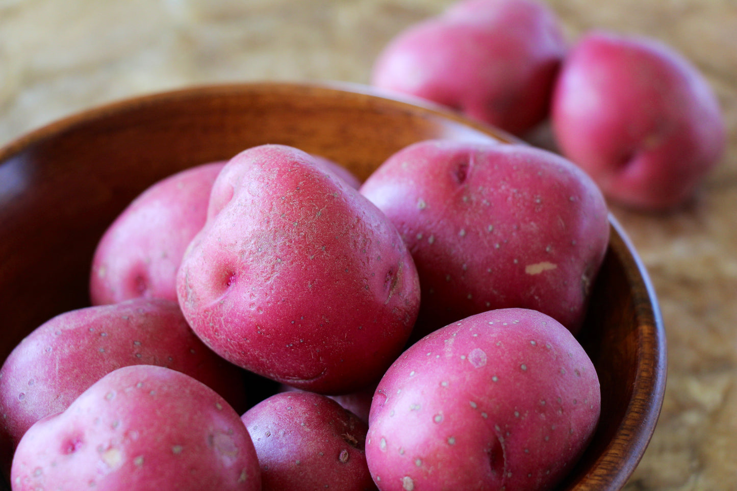 New potatoes (fingerling or yellow, 1/2 lb)